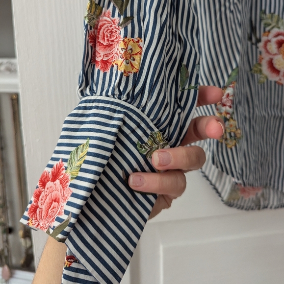 Like New Loft Floral Striped Button Blouse - Picture 7 of 8